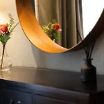 Entire 1 Bed - Number 23 - The Cosy Collection Ltd