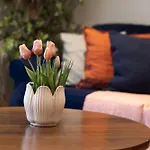 Entire 1 Bed - Number 23 - The Cosy Collection Ltd